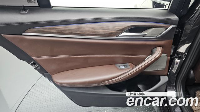 BMW 5 Series (G30) 530e M Sport 2020 — фото 25