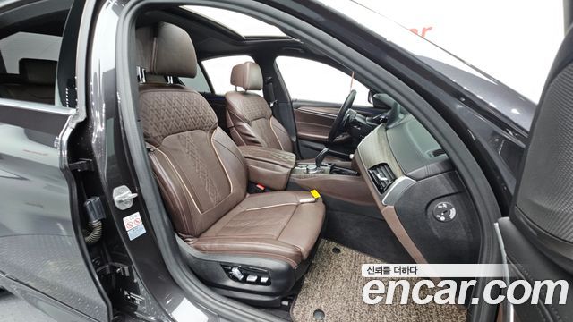 BMW 5 Series (G30) 530e M Sport 2020 — фото 26