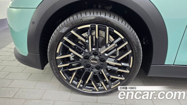 MINI Cooper S (IV) 5 Door Favoured 2025 — фото 5