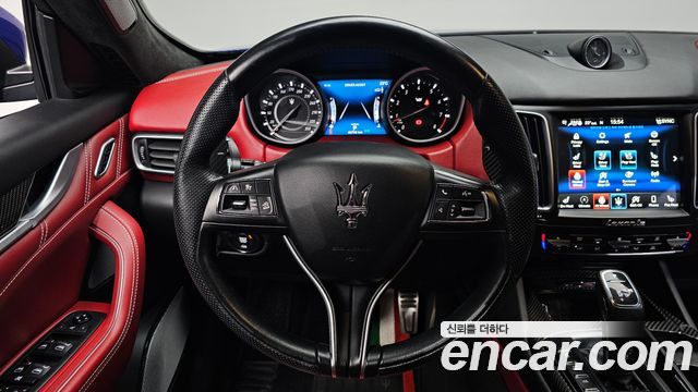 Maserati Levante 3.8 GTS AWD 2019 — фото 13