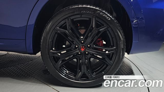 Maserati Levante 3.8 GTS AWD 2019 — фото 21