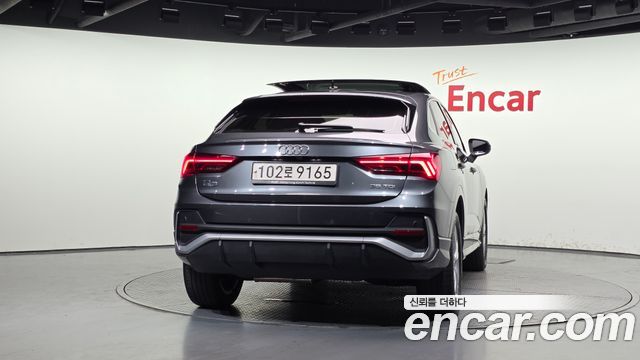 Audi Q3 (F3) 35 TDI Premium Sportback 2022 — фото 4