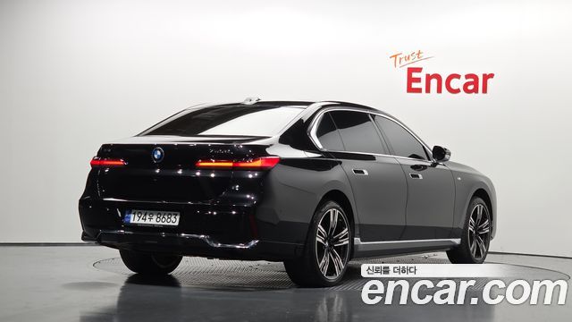 BMW 7 Series (G70) 750e xDrive M Sport 2023 — фото 2