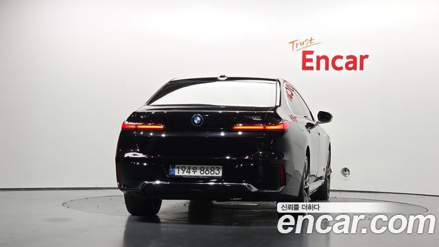 BMW 7 Series (G70) 750e xDrive M Sport 2023 — фото 4