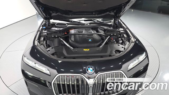 BMW 7 Series (G70) 750e xDrive M Sport 2023 — фото 6
