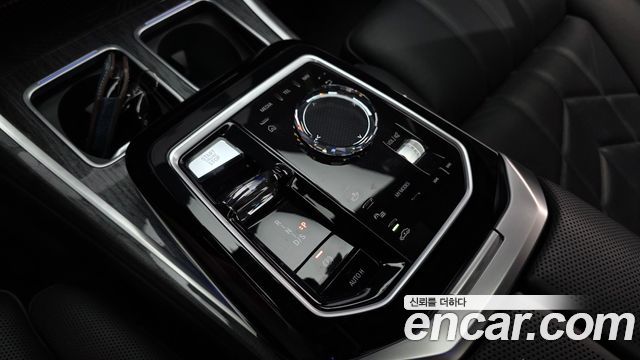 BMW 7 Series (G70) 750e xDrive M Sport 2023 — фото 9