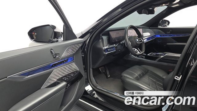 BMW 7 Series (G70) 750e xDrive M Sport 2023 — фото 10