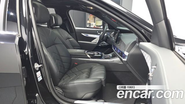 BMW 7 Series (G70) 750e xDrive M Sport 2023 — фото 11