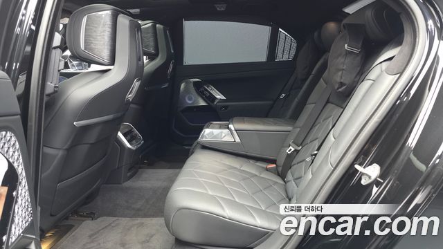 BMW 7 Series (G70) 750e xDrive M Sport 2023 — фото 12