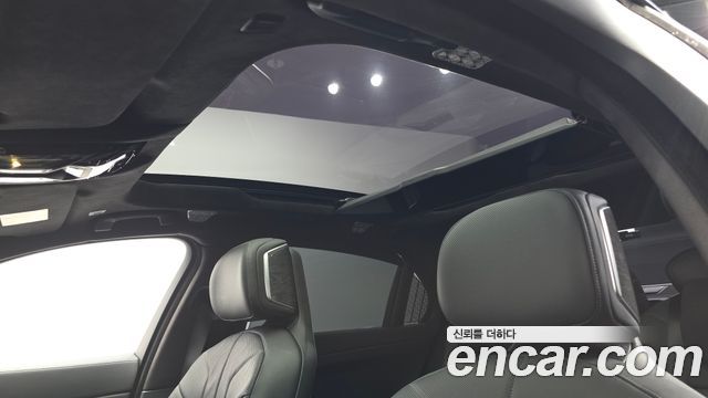 BMW 7 Series (G70) 750e xDrive M Sport 2023 — фото 18