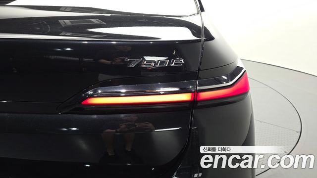 BMW 7 Series (G70) 750e xDrive M Sport 2023 — фото 23