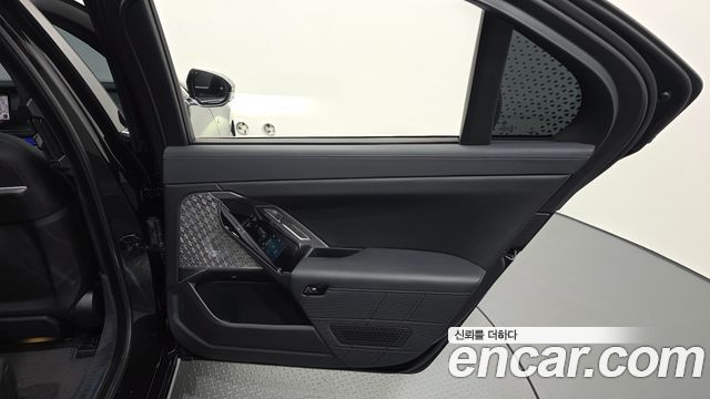 BMW 7 Series (G70) 750e xDrive M Sport 2023 — фото 25