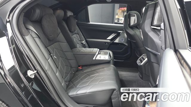 BMW 7 Series (G70) 750e xDrive M Sport 2023 — фото 26