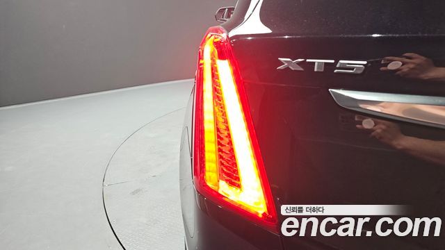 Cadillac XT5 3.6 Platinum 2018 — фото 23