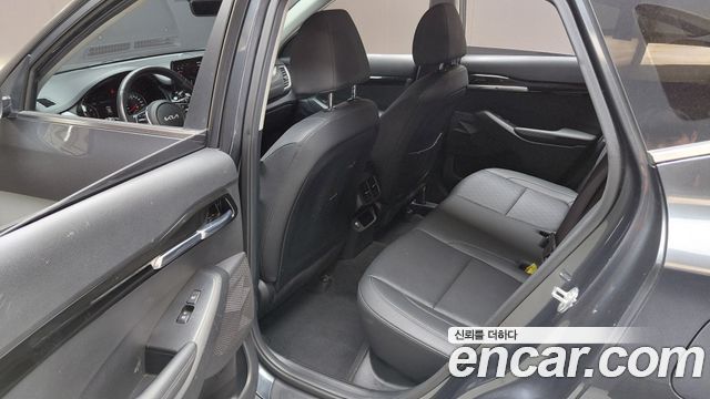 Kia Seltos Gasoline 1.6 Turbo 2WD Signature 2023 — фото 12