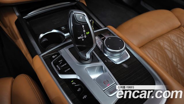 BMW 7 Series (G11) 740Li xDrive Design Pure Excellence 2020 — фото 9