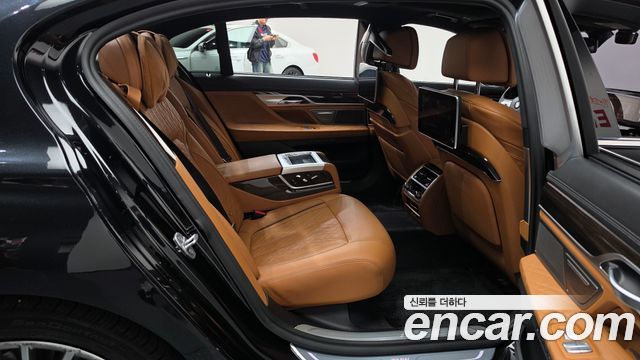 BMW 7 Series (G11) 740Li xDrive Design Pure Excellence 2020 — фото 11