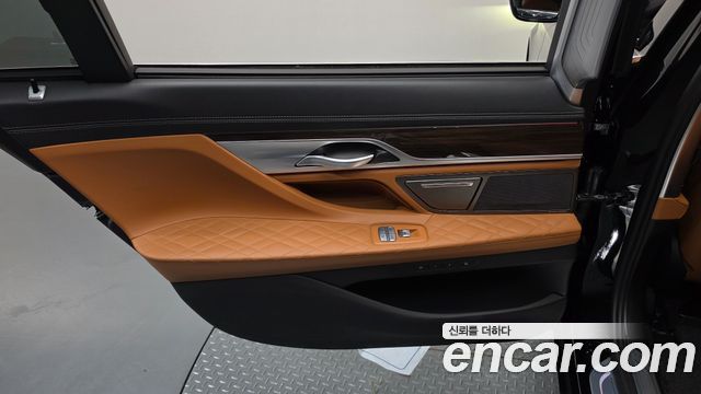 BMW 7 Series (G11) 740Li xDrive Design Pure Excellence 2020 — фото 25