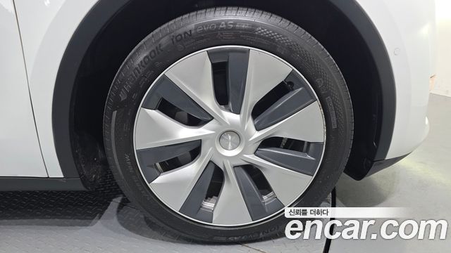 Tesla Model Y Long Range AWD 2022 — фото 21