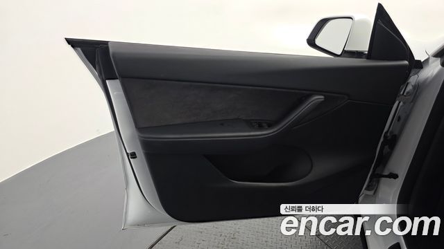Tesla Model Y Long Range AWD 2022 — фото 24