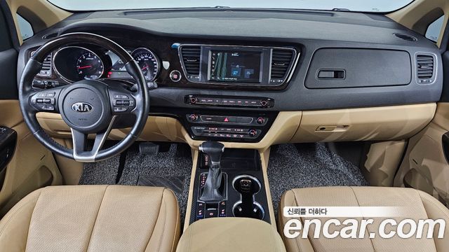 Kia Carnival Gasoline 7-Seater Limousine President 2019 — фото 7