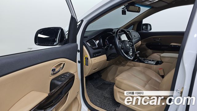 Kia Carnival Gasoline 7-Seater Limousine President 2019 — фото 10