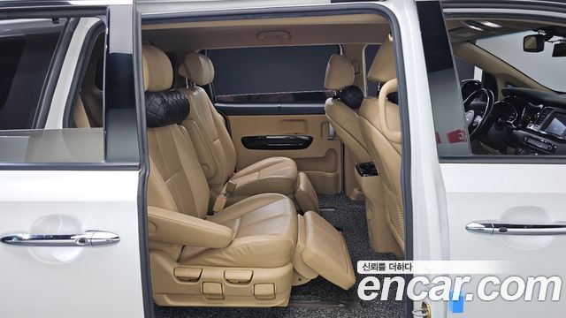 Kia Carnival Gasoline 7-Seater Limousine President 2019 — фото 11