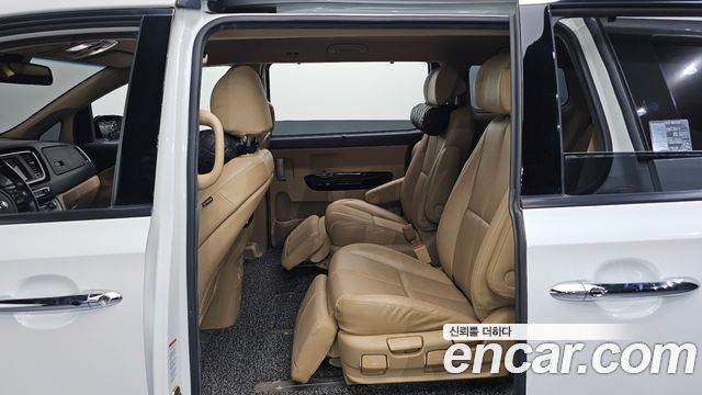 Kia Carnival Gasoline 7-Seater Limousine President 2019 — фото 12