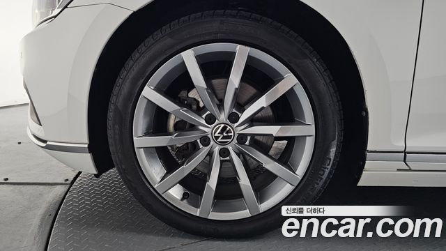 Volkswagen Passat GT (B8) 2.0 TDI Prestige 2022 — фото 5