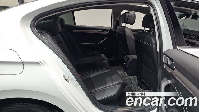 Volkswagen Passat GT (B8) 2.0 TDI Prestige 2022 — фото 11