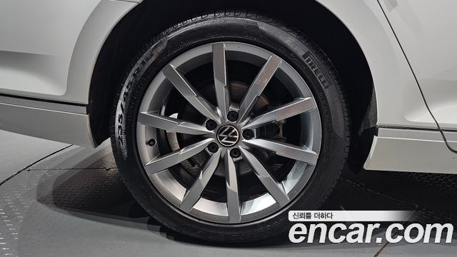 Volkswagen Passat GT (B8) 2.0 TDI Prestige 2022 — фото 21