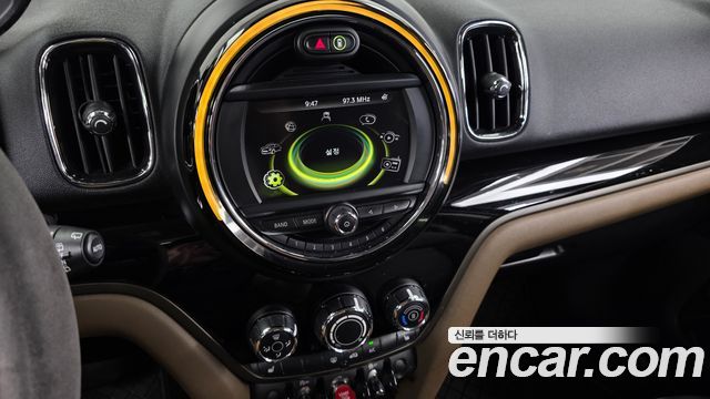 MINI Cooper D Countryman ALL4 2nd 2018 — фото 18