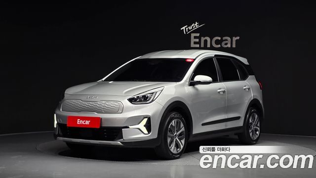 Kia Niro Plus Air 2023 — фото 1