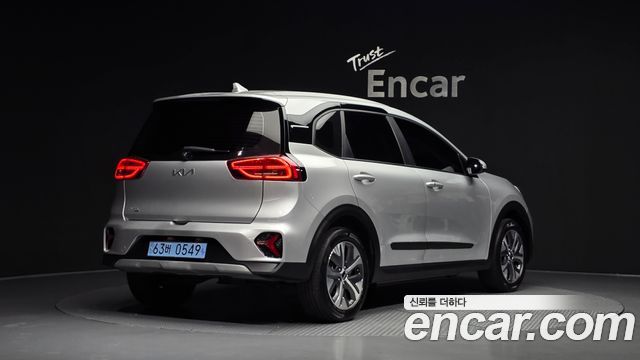 Kia Niro Plus Air 2023 — фото 2