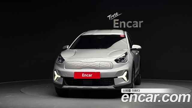 Kia Niro Plus Air 2023 — фото 3