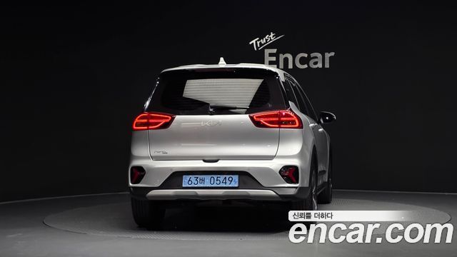 Kia Niro Plus Air 2023 — фото 4