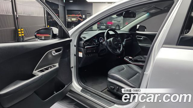 Kia Niro Plus Air 2023 — фото 10