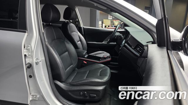 Kia Niro Plus Air 2023 — фото 11