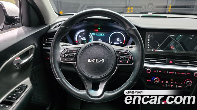 Kia Niro Plus Air 2023 — фото 13