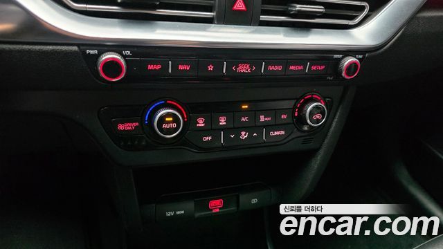 Kia Niro Plus Air 2023 — фото 17