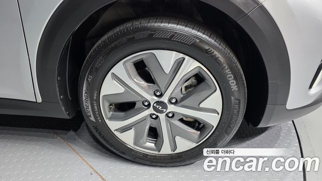 Kia Niro Plus Air 2023 — фото 21