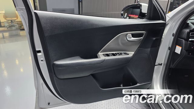 Kia Niro Plus Air 2023 — фото 24