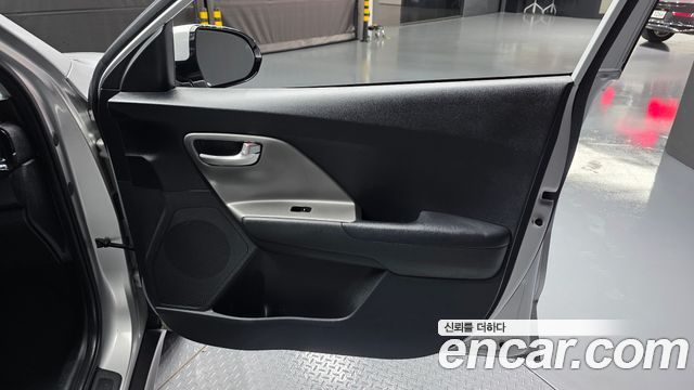 Kia Niro Plus Air 2023 — фото 25