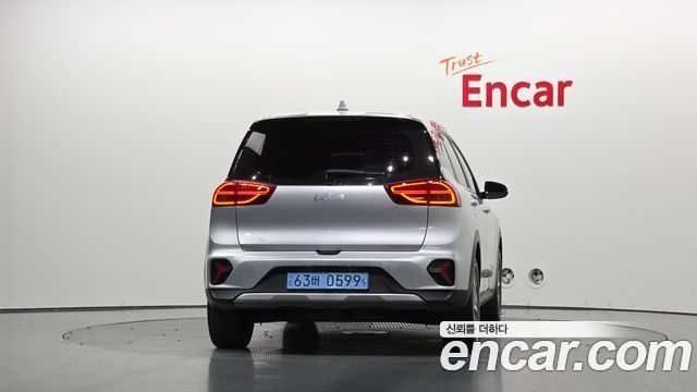 Kia Niro Plus Air 2023 — фото 4