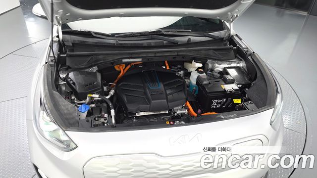 Kia Niro Plus Air 2023 — фото 6