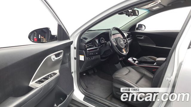 Kia Niro Plus Air 2023 — фото 10