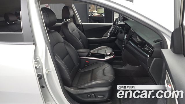 Kia Niro Plus Air 2023 — фото 11