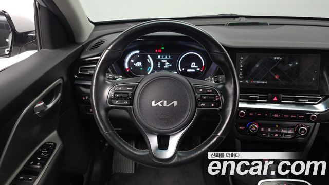 Kia Niro Plus Air 2023 — фото 13