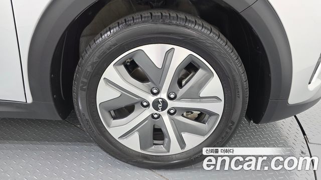 Kia Niro Plus Air 2023 — фото 21