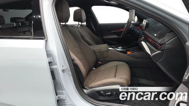 BMW 5 Series (G60) 523d xDrive M Sport 2025 — фото 11